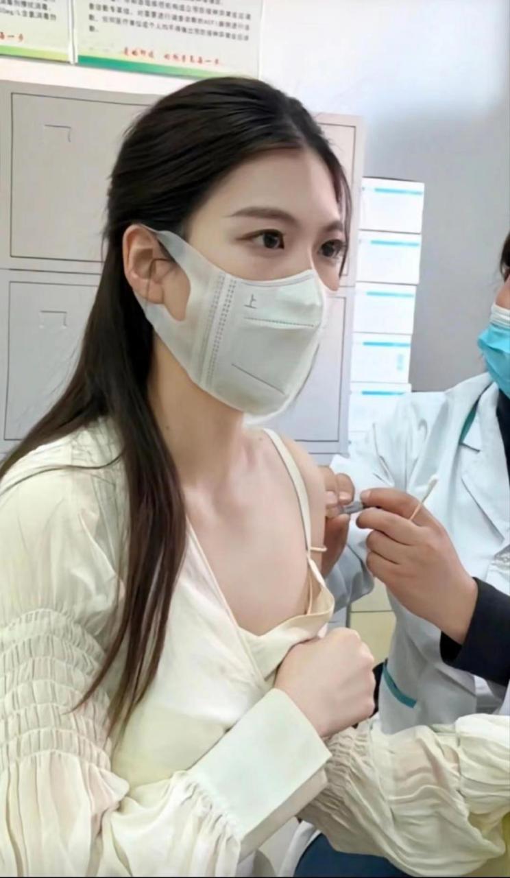 美女打针好勇敢啊,我就喜欢勇敢的女孩子