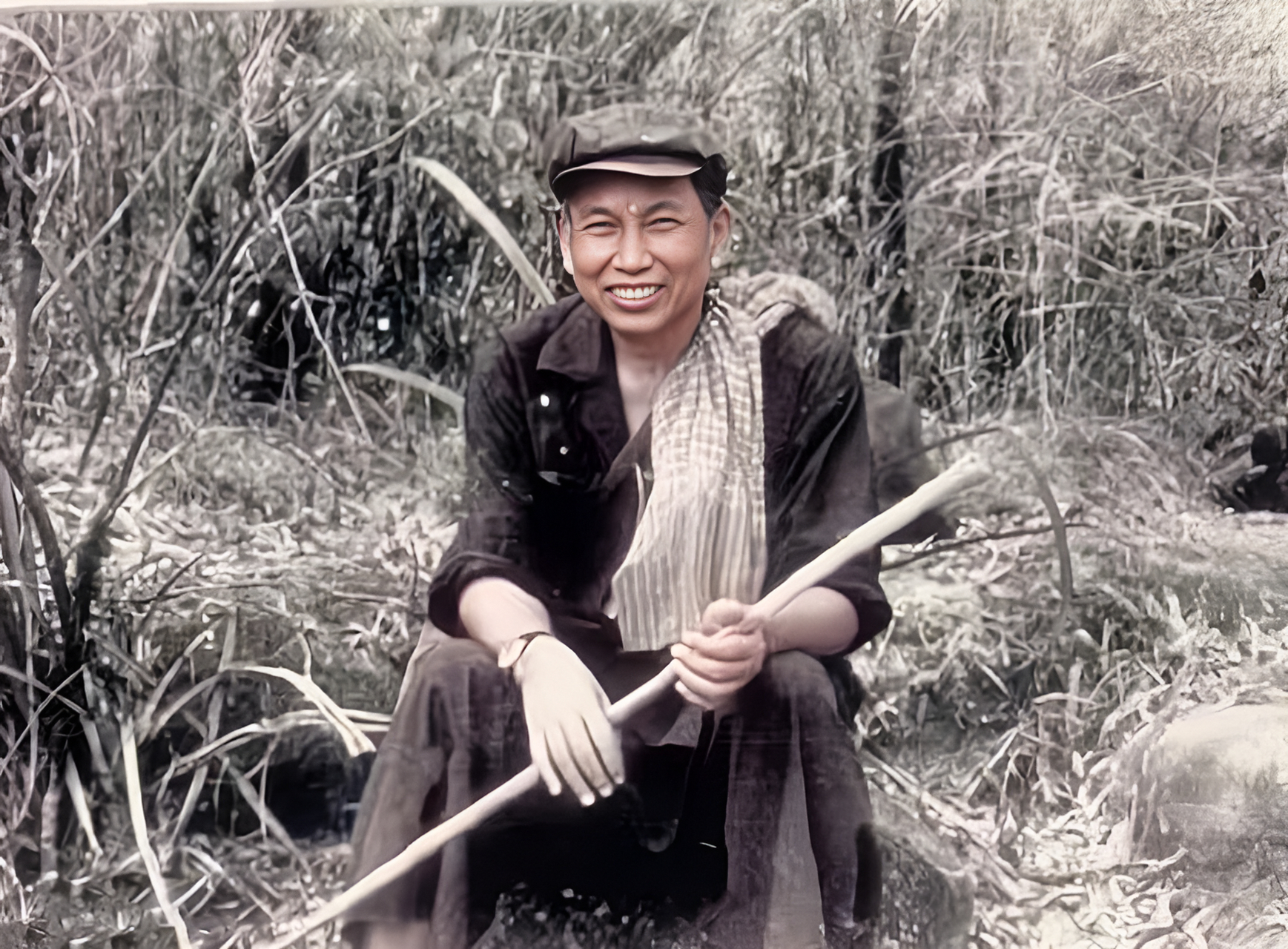 这张照片里的人名叫波尔布特,他曾经是柬埔寨"红色高棉"的领袖!