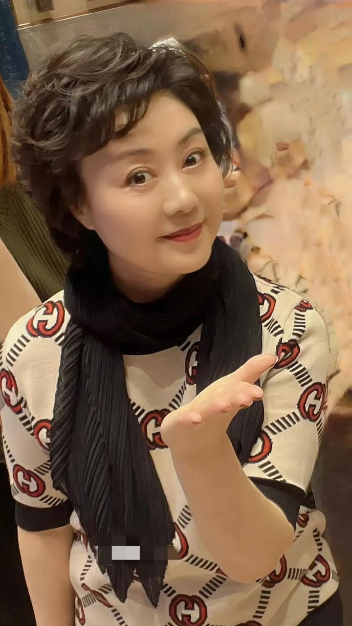 被称为"京剧第一美人"的李胜素,作为中国戏剧梅花奖得主,她外形靓丽