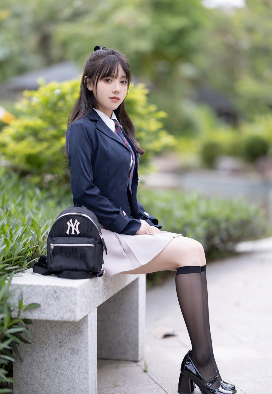 角色高贵美女超短裙学生装写真合集