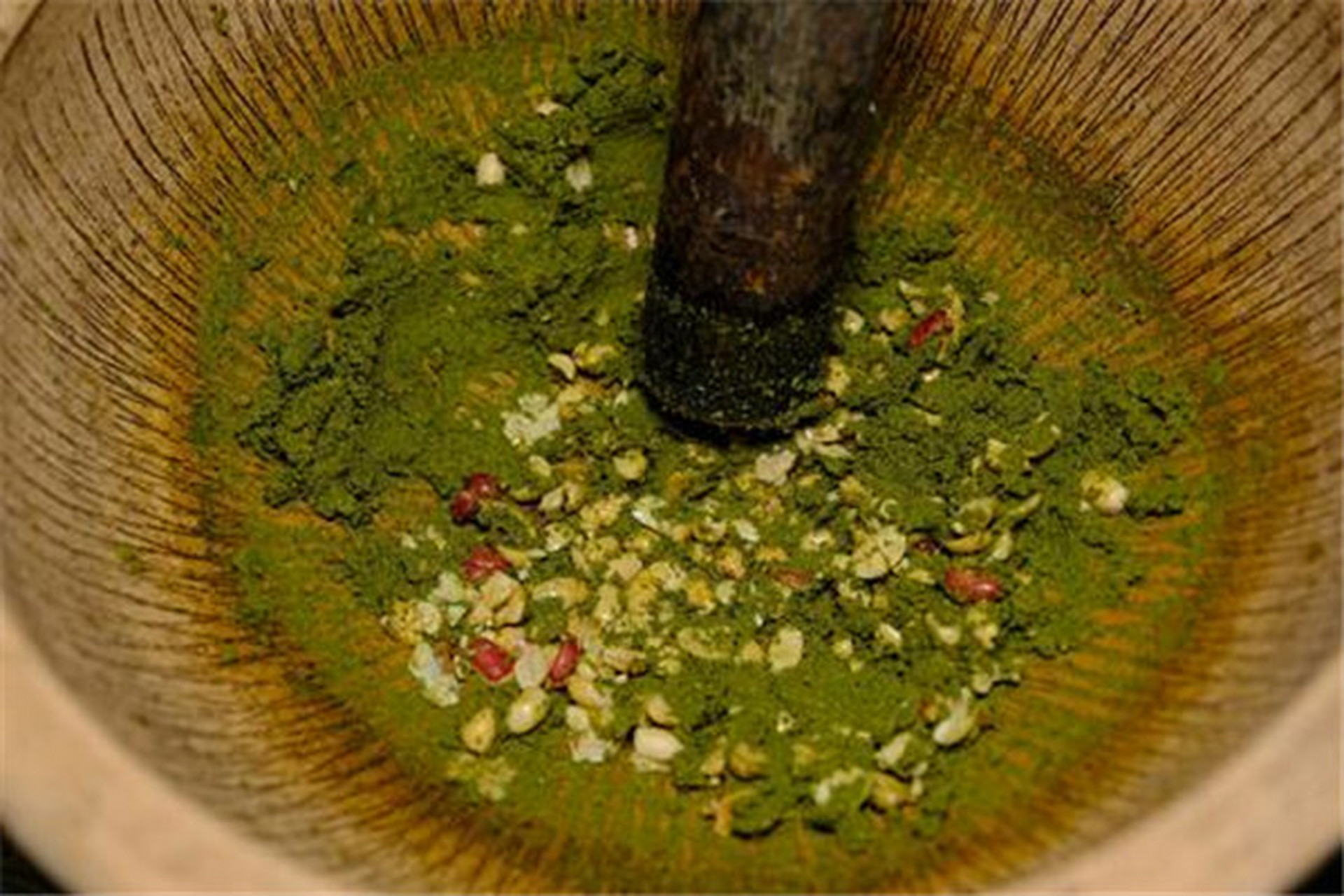 擂茶粥是在广东的英德农村地区非常传统的一种粥点,顾名思义就是将