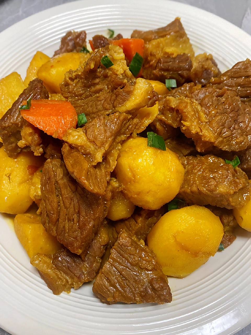 巨简单的土豆炖牛肉,牛肉软烂入味有手就会  分享一个超级简单的牛肉