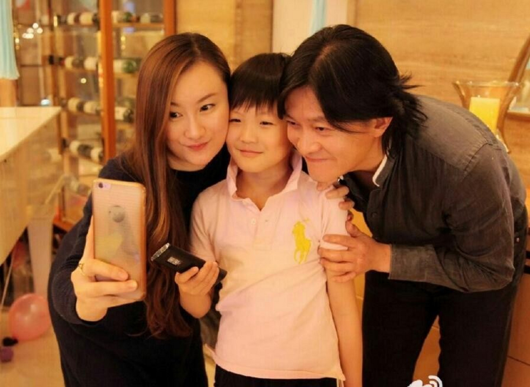 杨志刚与张静结婚16年,他对妻子的爱没有减少过一分,反而越来越浓郁.