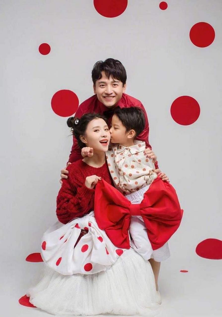 35岁美女主持张杨果而喜获二胎!孕肚照俏皮可爱 网友:只胖肚子