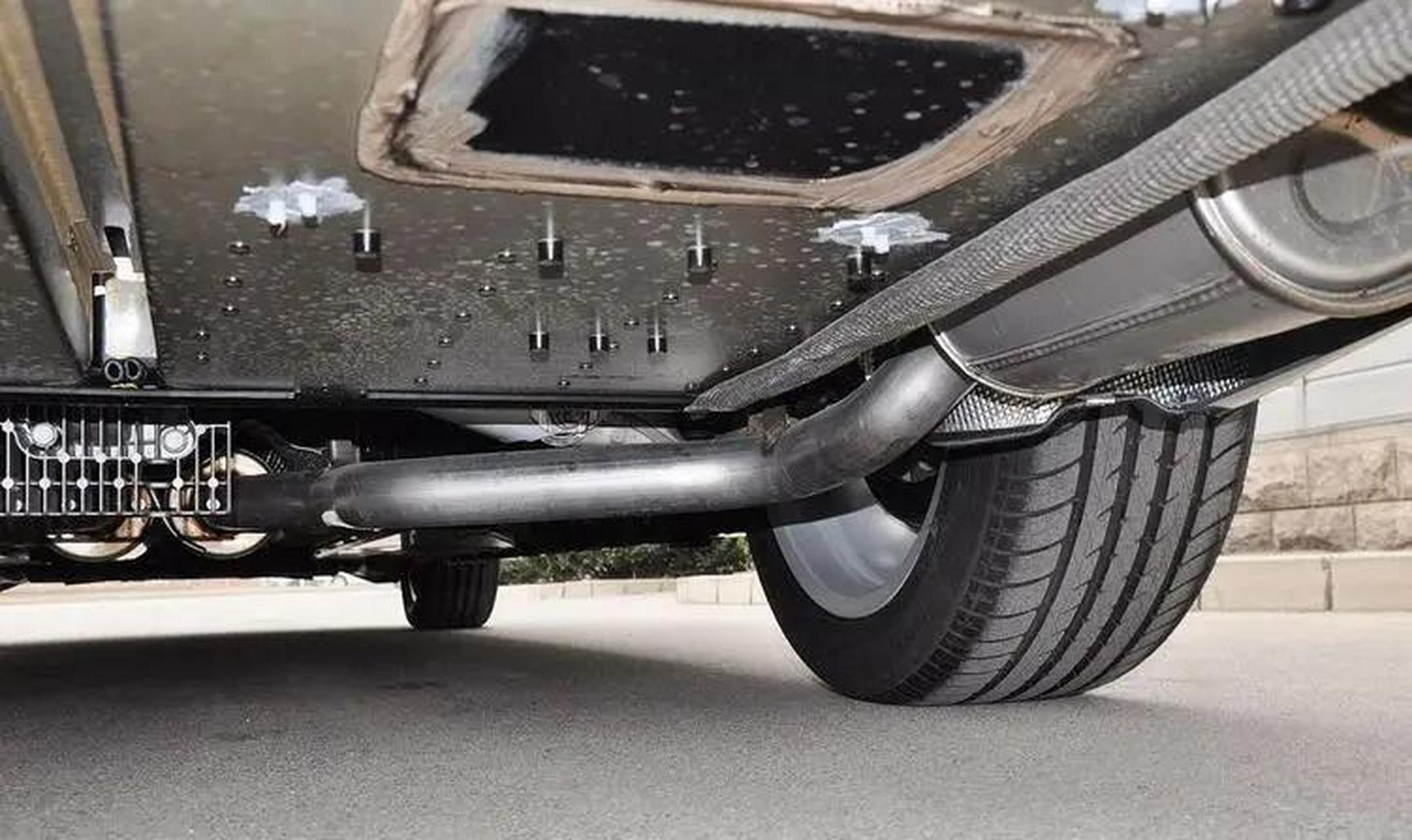 千万级劳斯莱斯幻影底盘的哇塞之处:1.