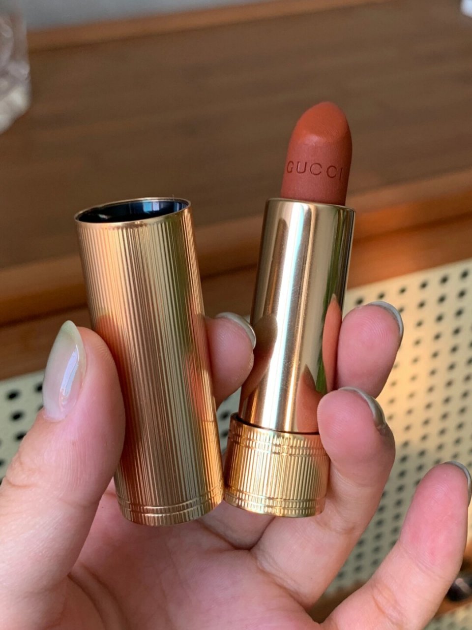 方圆脸太适合奶拽热辣7715美式微醺亚裔妆啦 这款gucci 308唇膏为