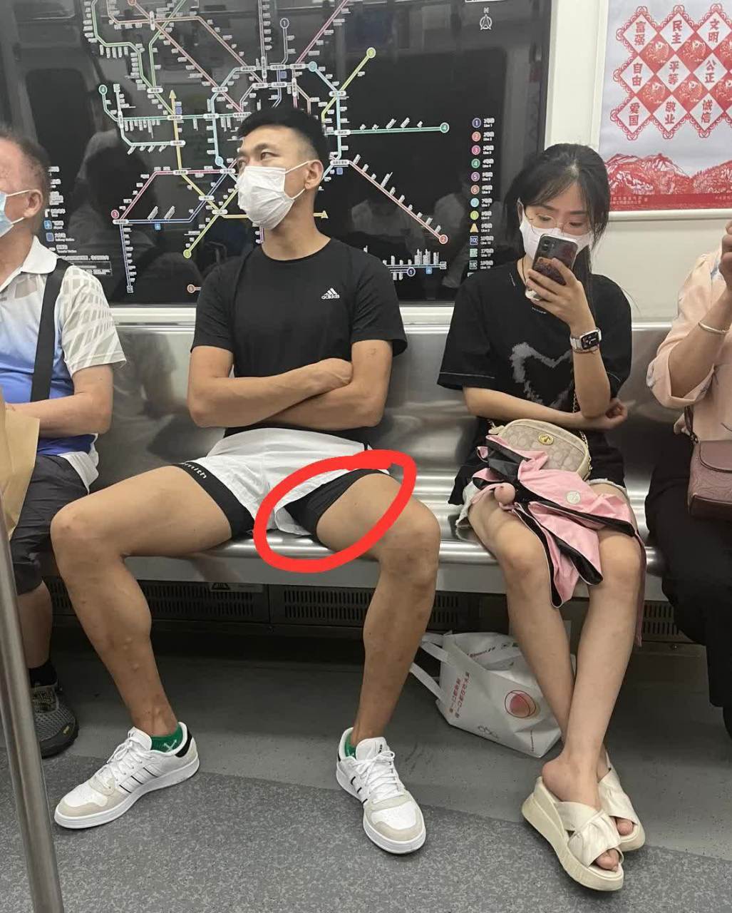 这是短裤的正确穿法吗?[三哈]