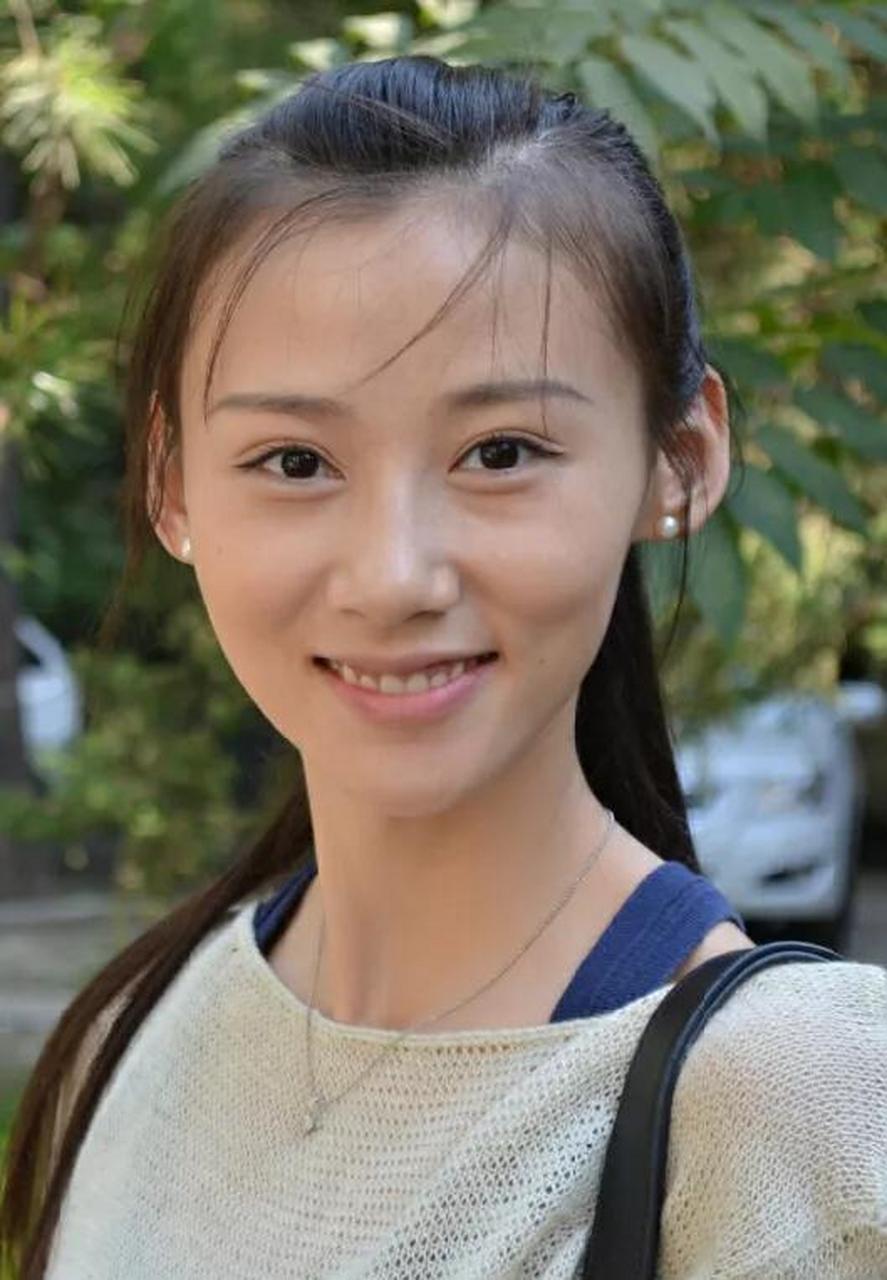 汪芦云:清纯靓丽