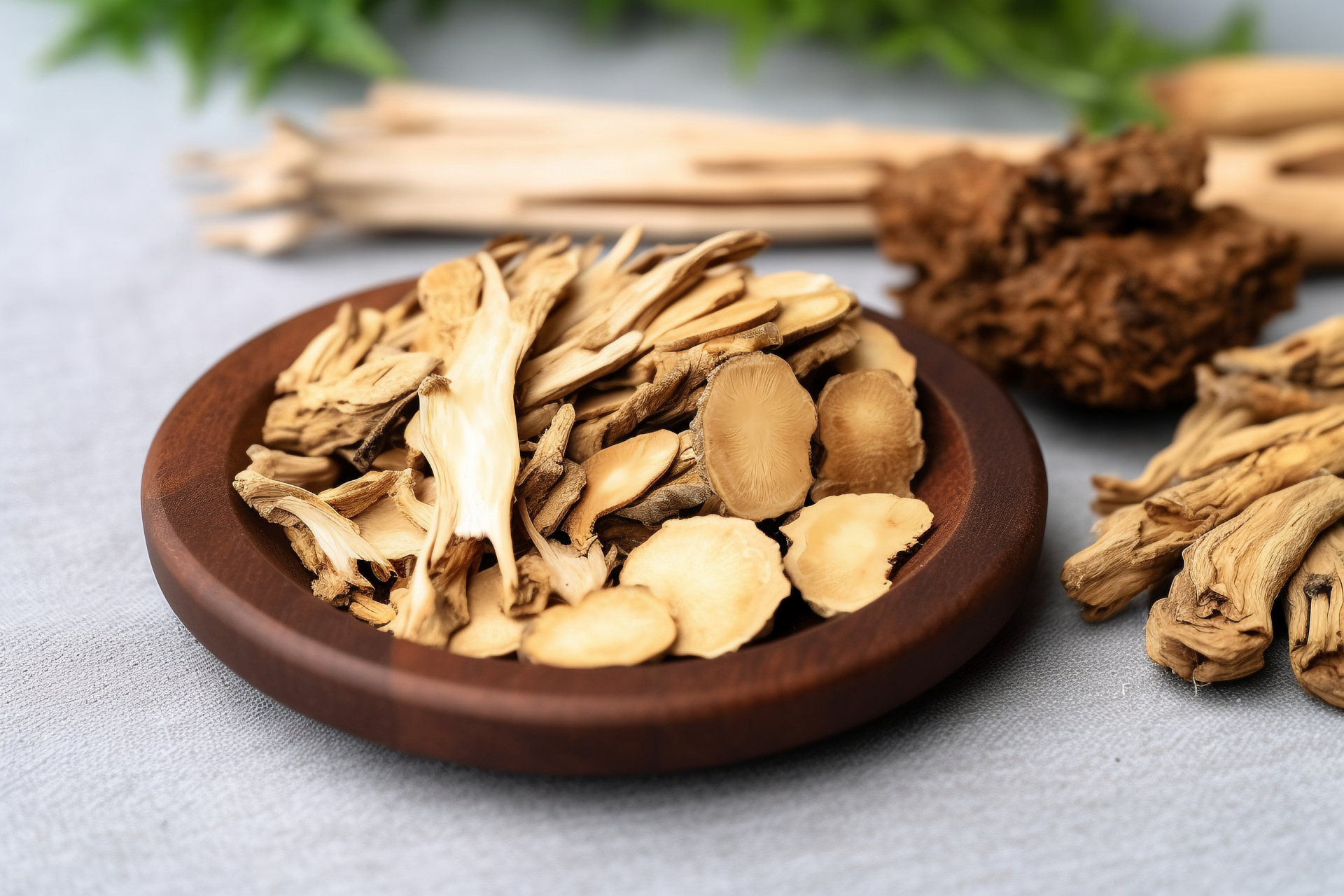 果你只是一般的热感不适,可以选择一些清凉解暑的中药,比如薄荷,菊花