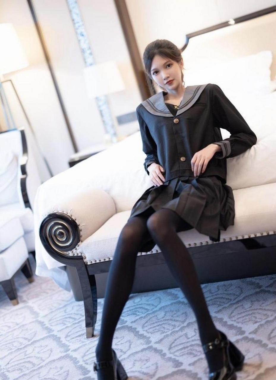美女图集:黑丝美腿jk制服,小细腿绝对领域
