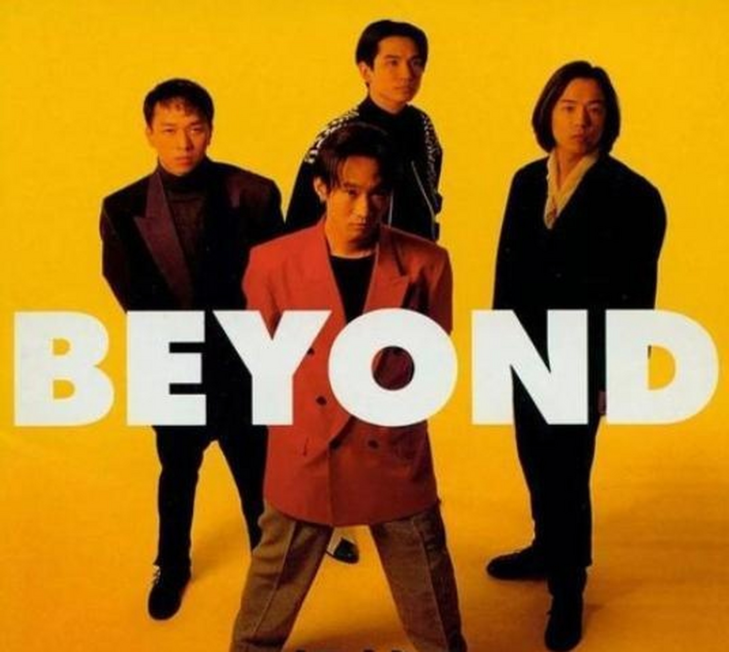 同年,乐队出版了专辑《秘密警察》,走大众风格路线,这本专辑的大部分