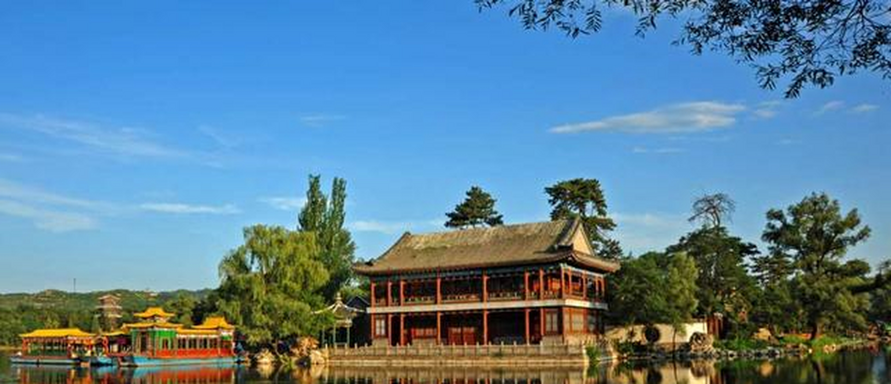 除了园林景观,承德避暑山庄吸引人的地方更多的是在人文方面.