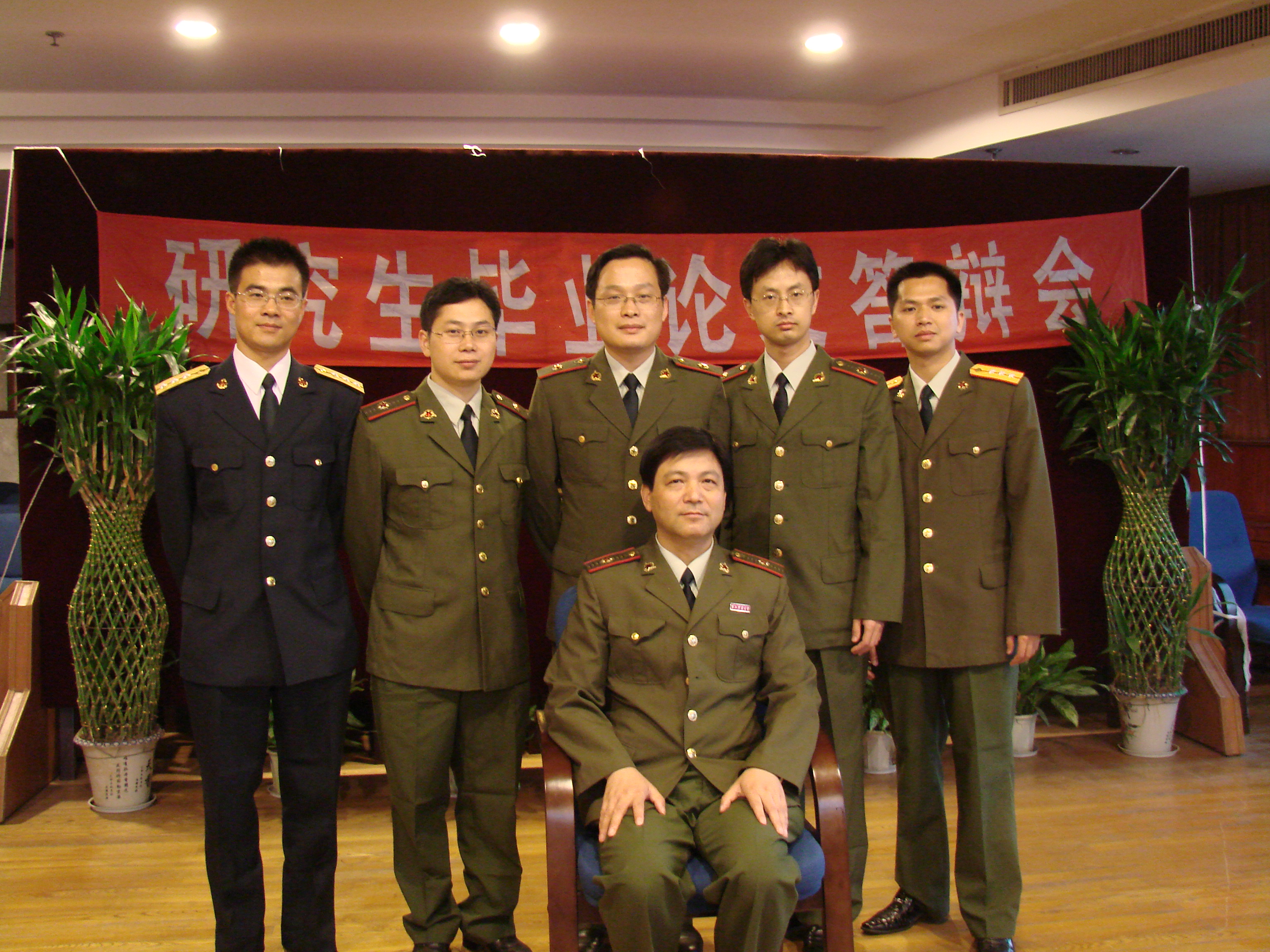 这个小伙重度上睑下垂,左侧几乎快睁不开眼睛了