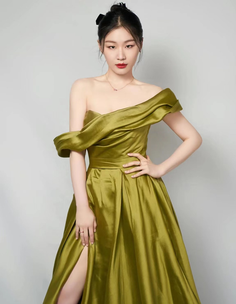 金靖瘦成纸片人!