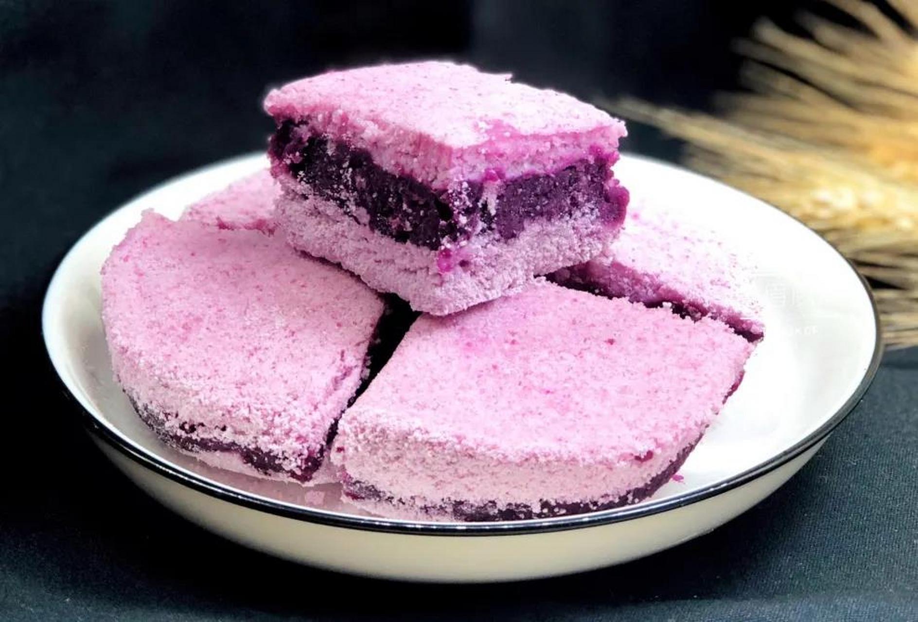 紫薯松糕 松软香甜美味不上火,这道超好吃的紫薯松糕安排上啦;做法超