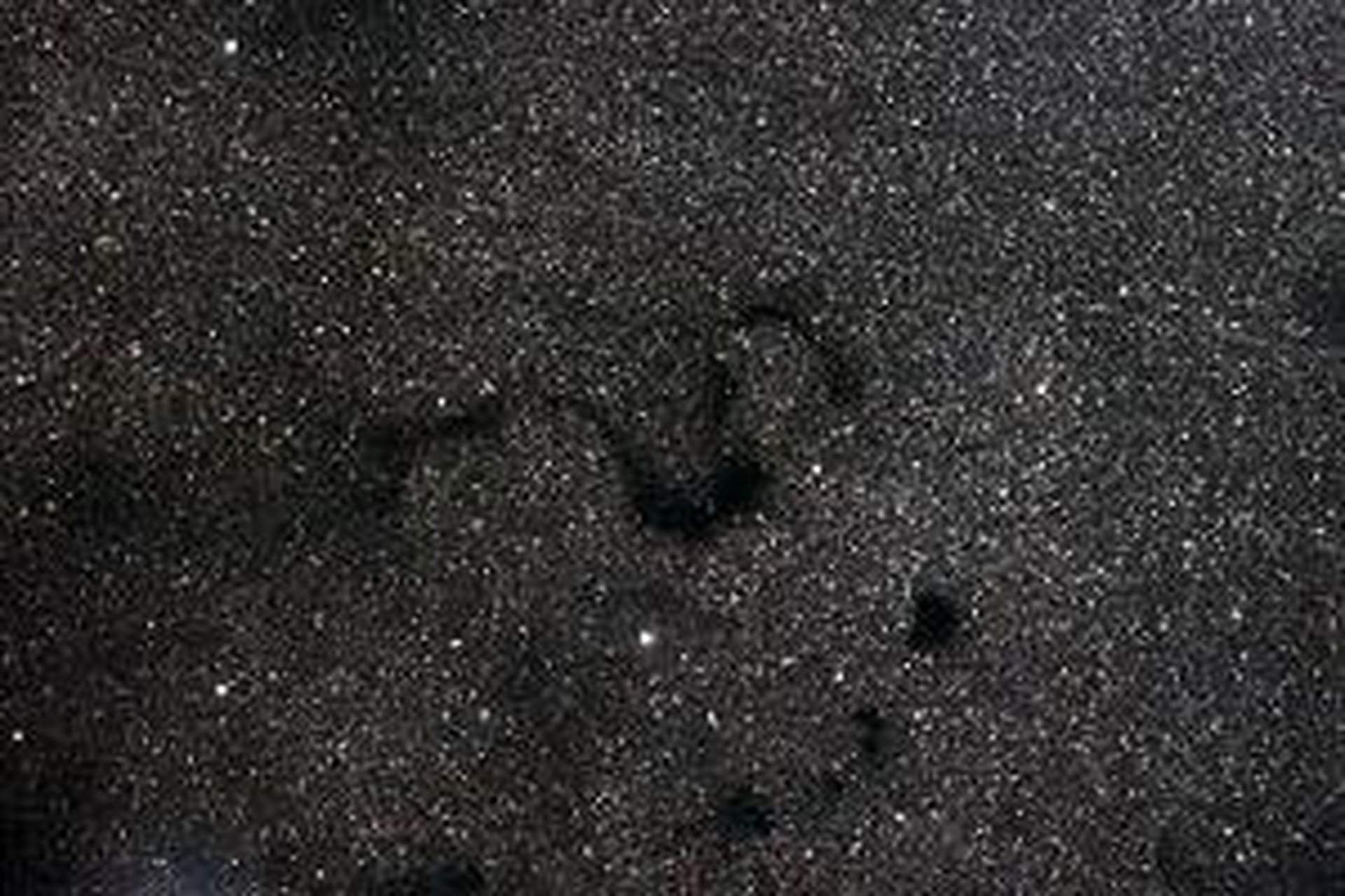 每年8月8日子夜小马座中心经过上中天.