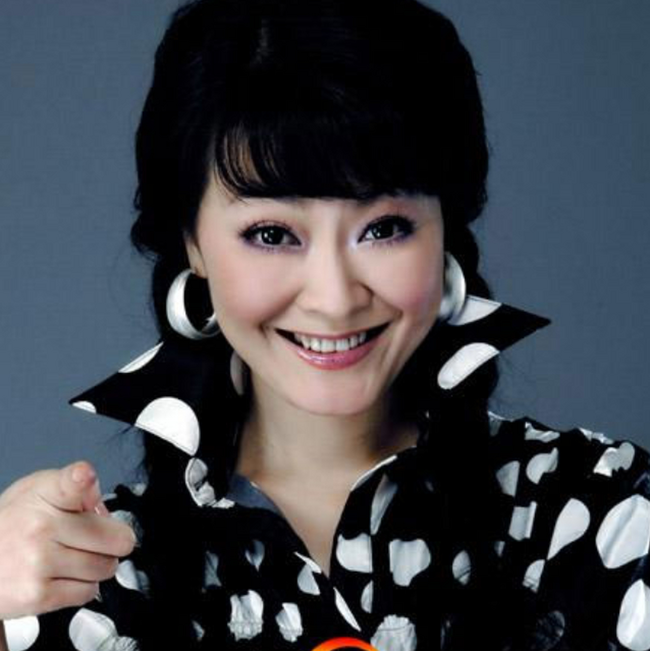 王小骞靠着以前在央视积累的人气,开始挑战新的领域,通过短视频平台