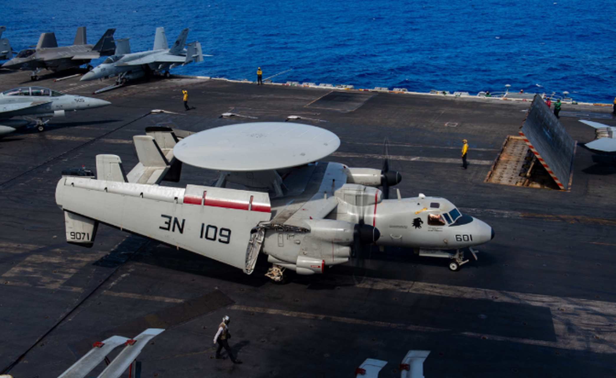 即将上舰,空警600预警机临近定型,但有项关键技术或许还不如e2 随着弹