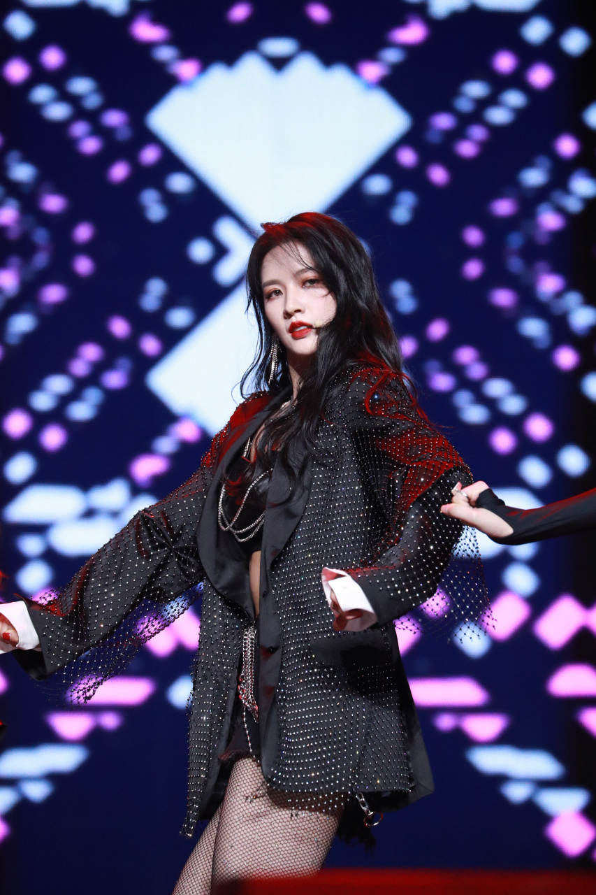 刘些宁舞台的生图