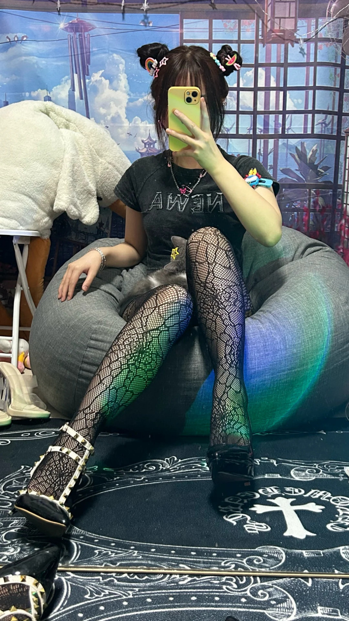 宝,我去看书了,看的什么书,对你的爱罄竹难书!