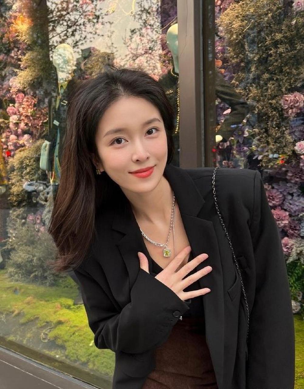 美女演员杨雪儿迷人美照欣赏,真好看啊