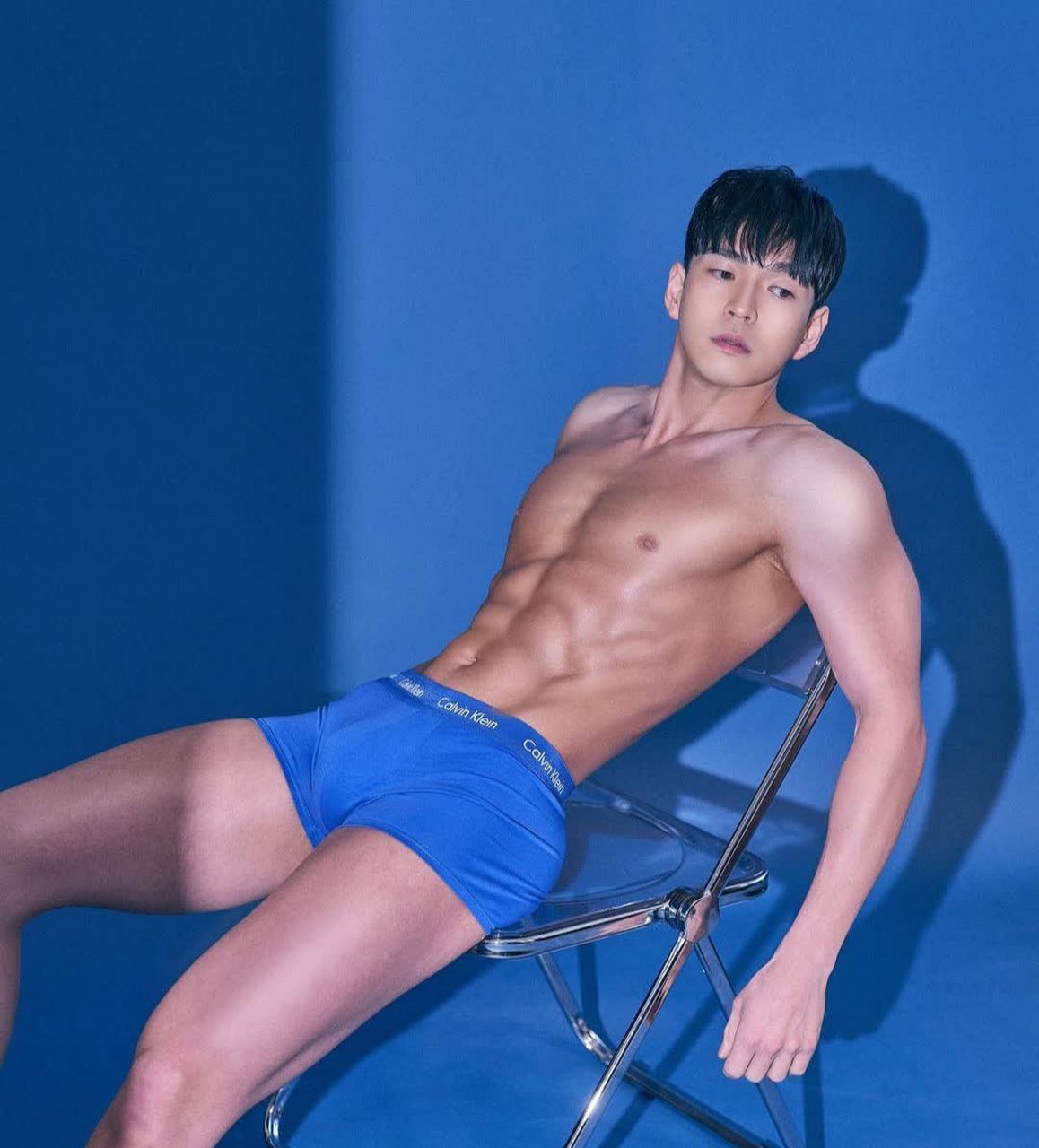 肌肉发达的男人,高纯度的语气,真是让人耳目一新.