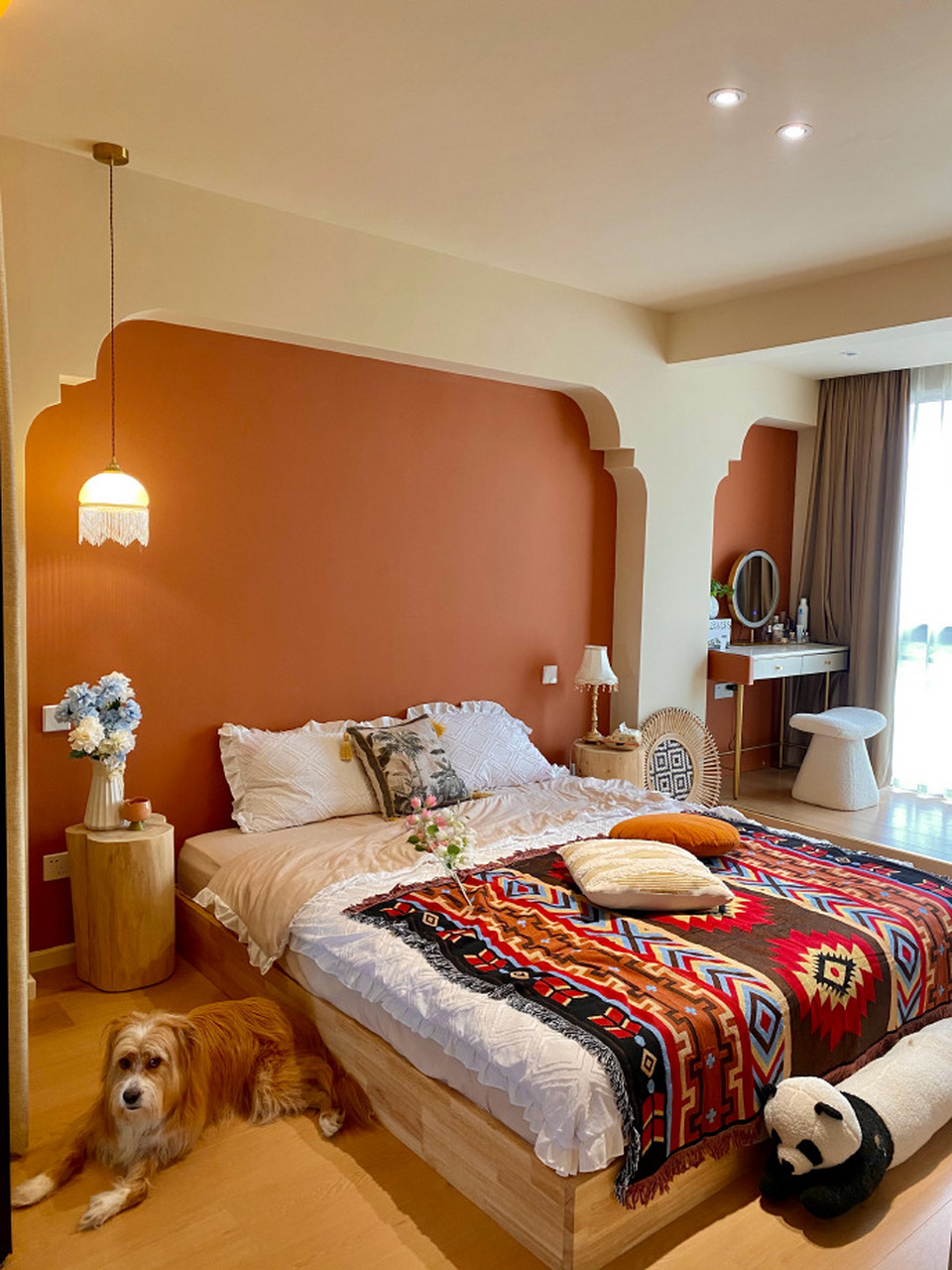 记录无滤镜的度假风卧室～  新家入住了三个多月了,主卧也渐渐的被