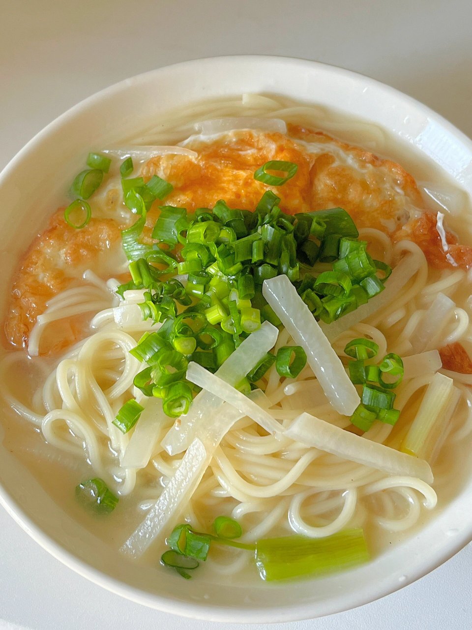 是为了这口面,热乎乎的鲜得很 今天分享一个巨鲜又暖胃的煎蛋萝卜汤面