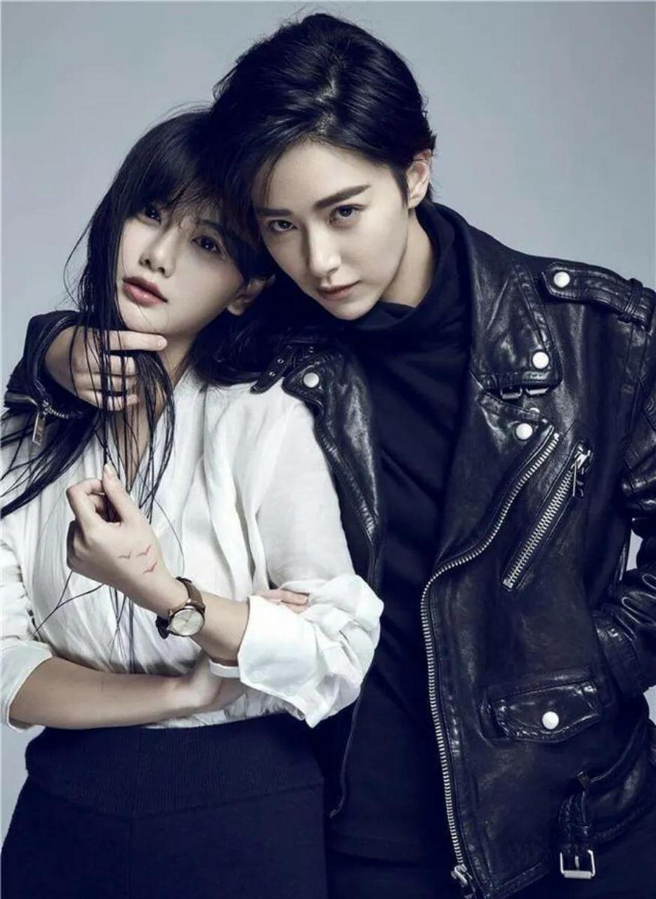 就阚清子适合演公主! 她真的比杨幂好看太多了! [舔屏] 就是眼神不好!