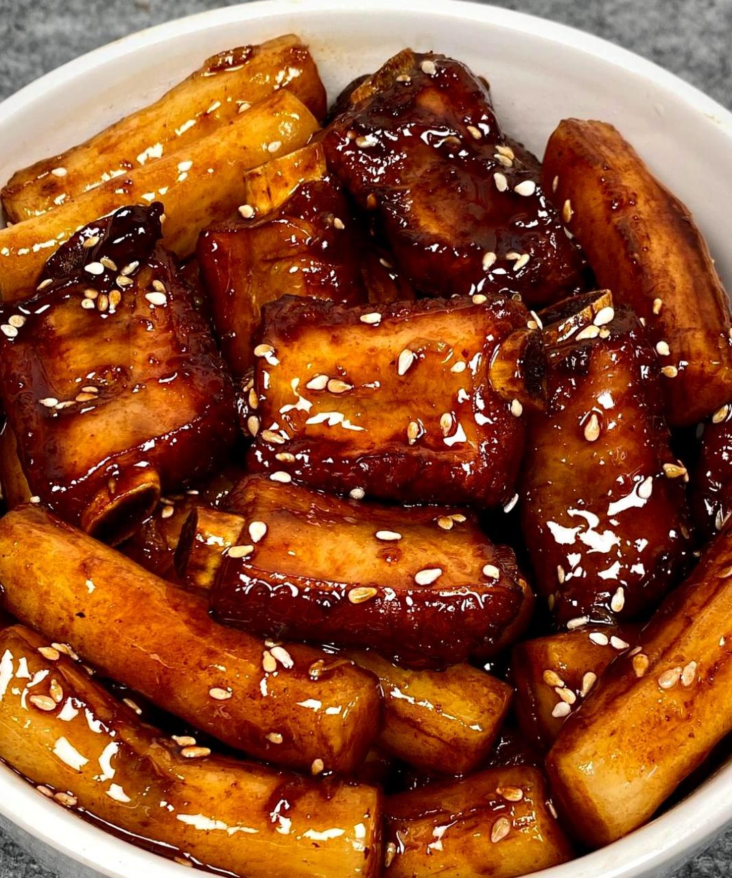 我妈做的可乐排骨年糕真是太好吃了,排骨软烂脱骨,年糕粘糯,酱汁浓稠