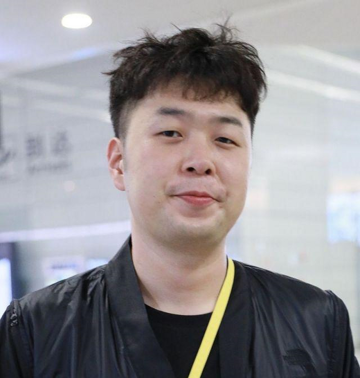 杜海涛与沈梦辰拍婚纱写真后高调现身,全程嘴角上扬幸福满满[羊驼]