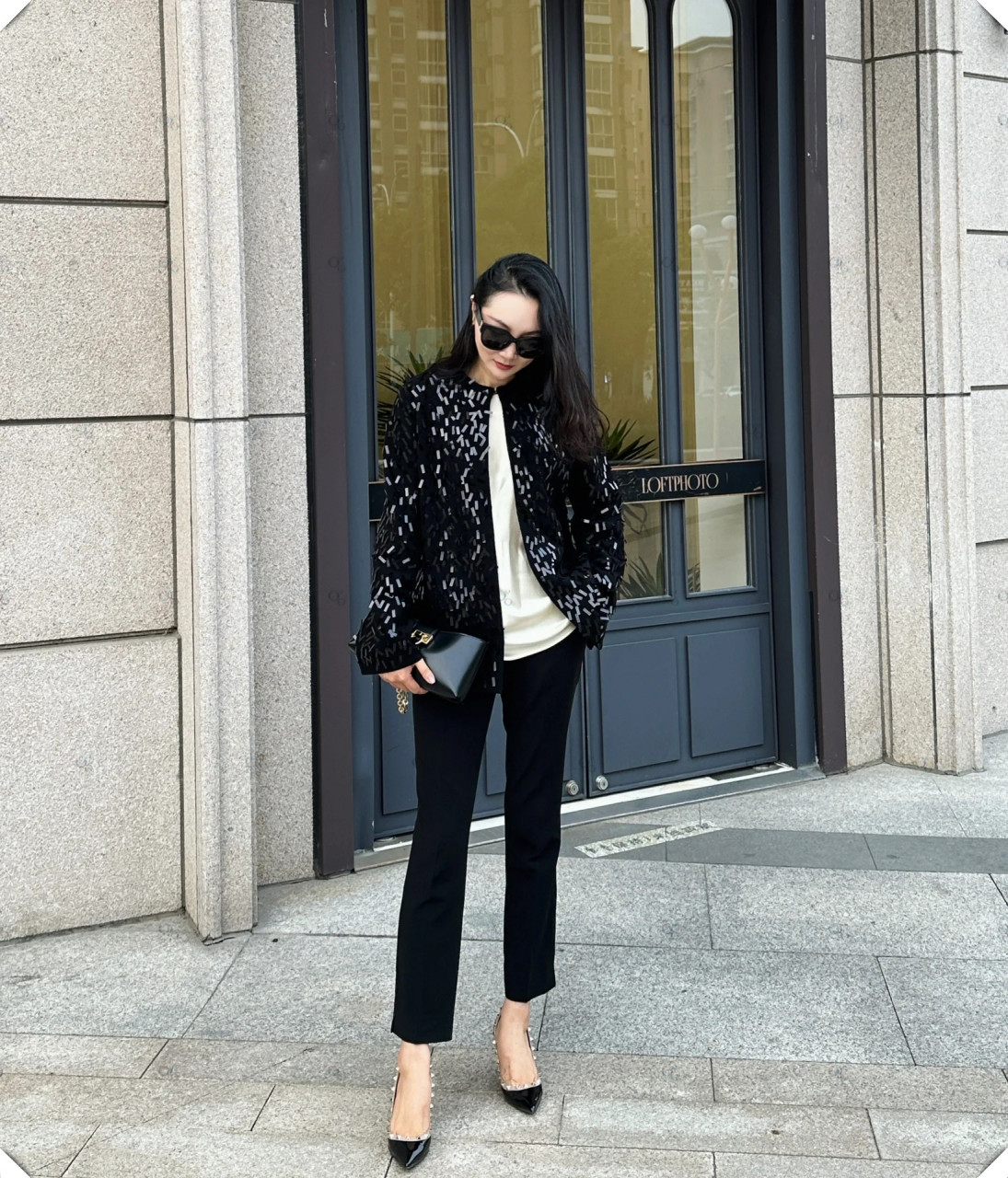 今日穿搭推荐  新鲜出炉的amandax亮片装,重工设计,版型一绝,无论是