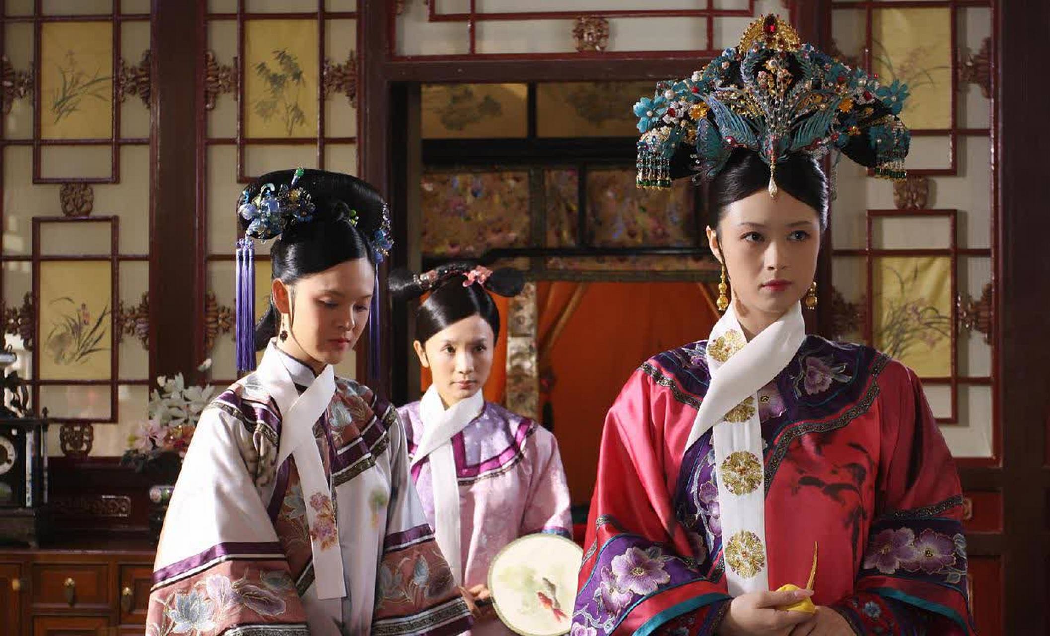 清朝妃子脖子上挂白布条的用途是什么? 其实也是为了皇帝的方便.