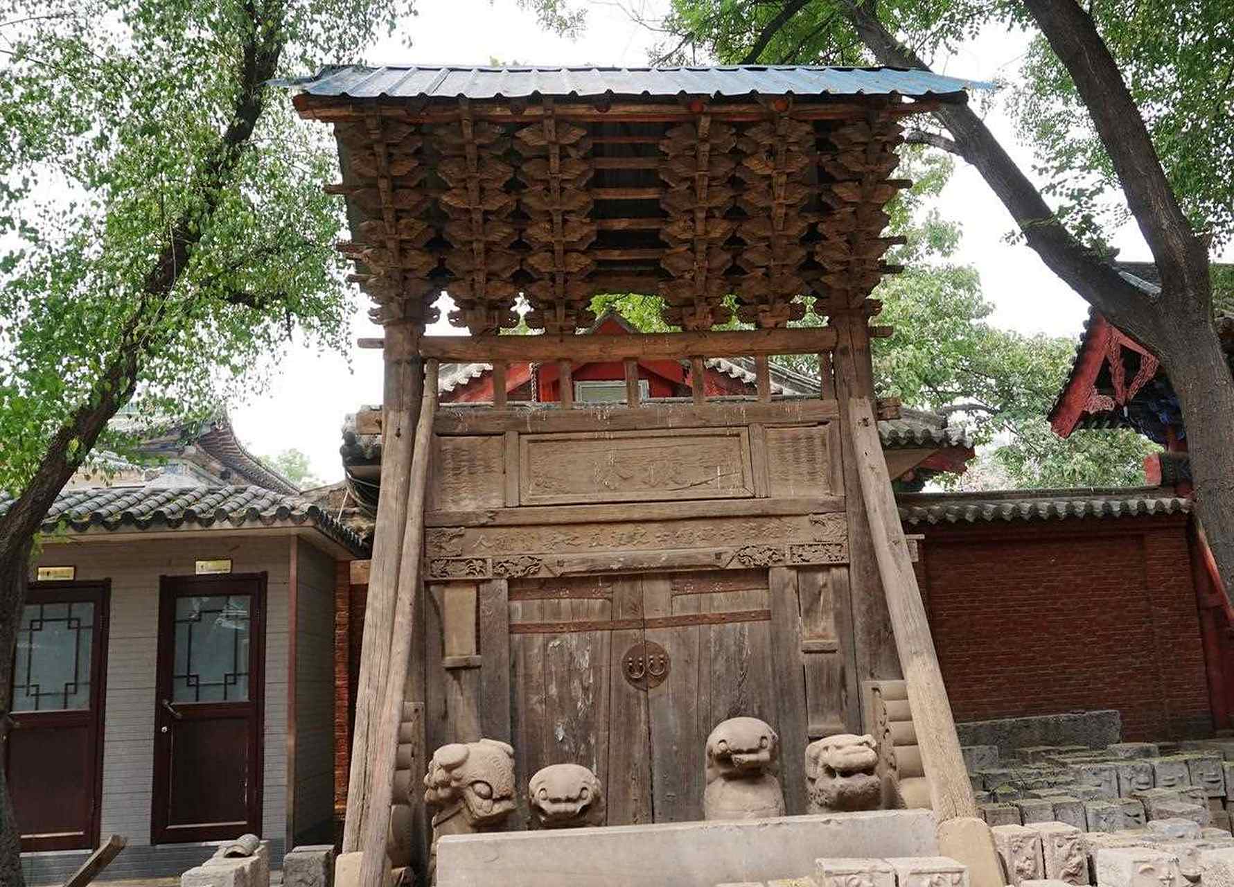 山西民俗博物馆和文庙在同一个大院,民俗博物馆主要展厅是大成殿及其