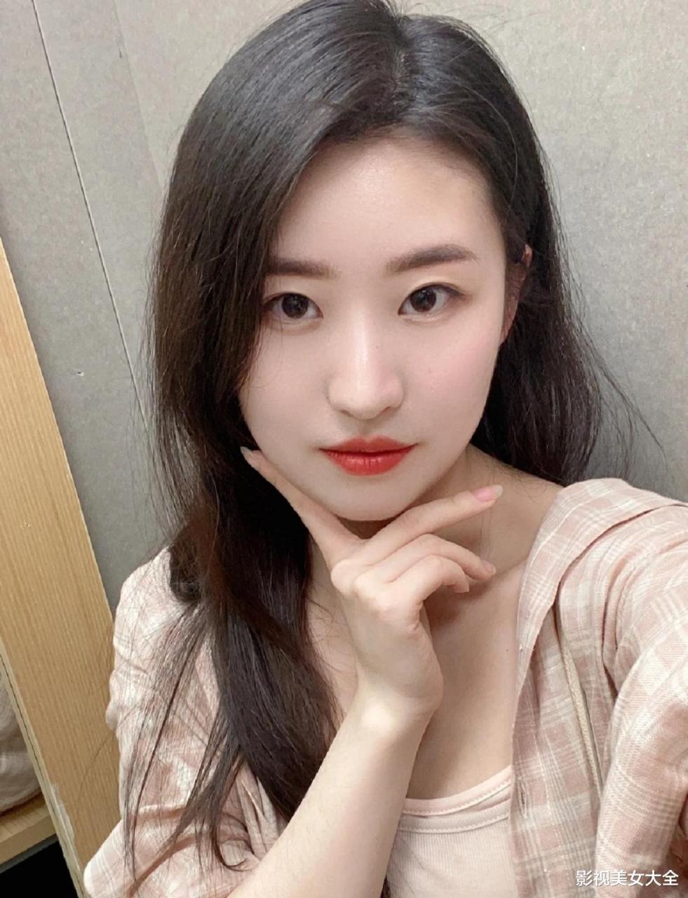 酷似刘亦菲的小姐姐,服装店老板娘,30岁还单身,高颜值气质型美女