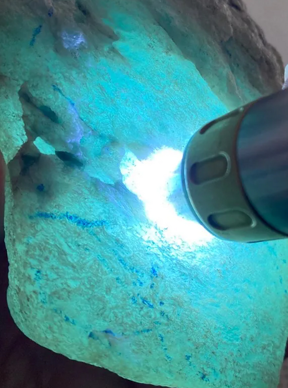 点击头像看直播##翡翠原石#莫西沙高冰天空蓝,970克,整个脱沙,肉址ⅱ