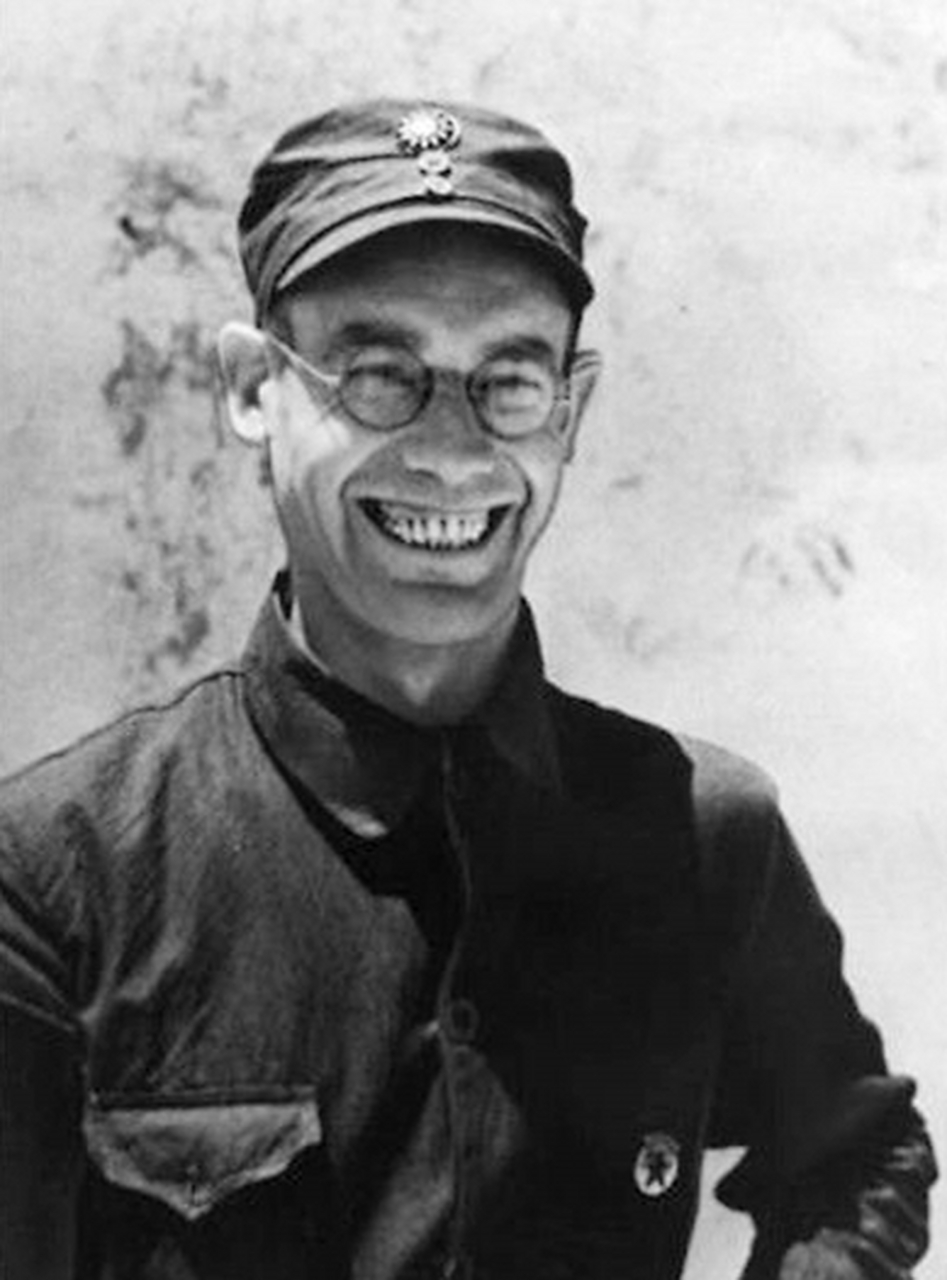 李德是1974年在德国去世的,没有人纪念他,或认为他是一个英雄  他却是