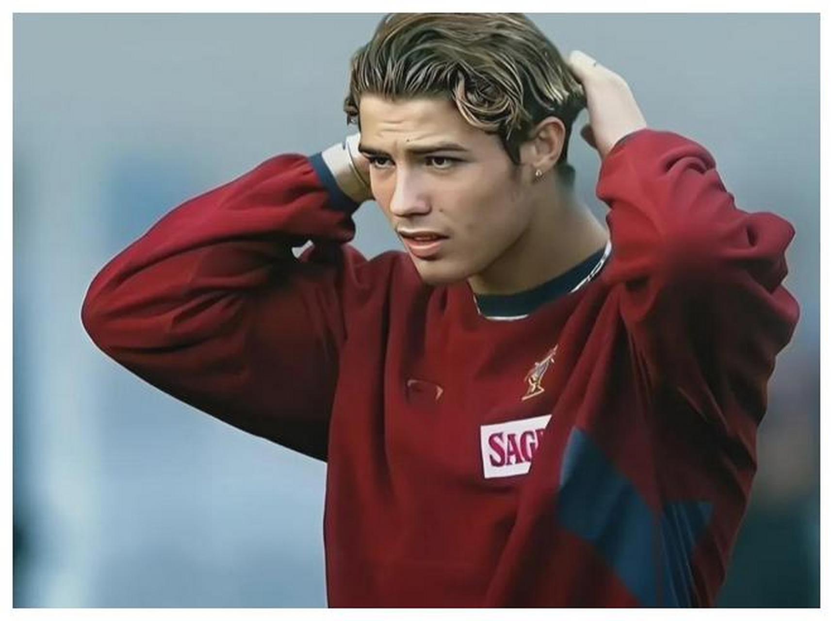 18岁的克里斯蒂亚诺·罗纳尔多的照片展示了一种超凡的魅力.