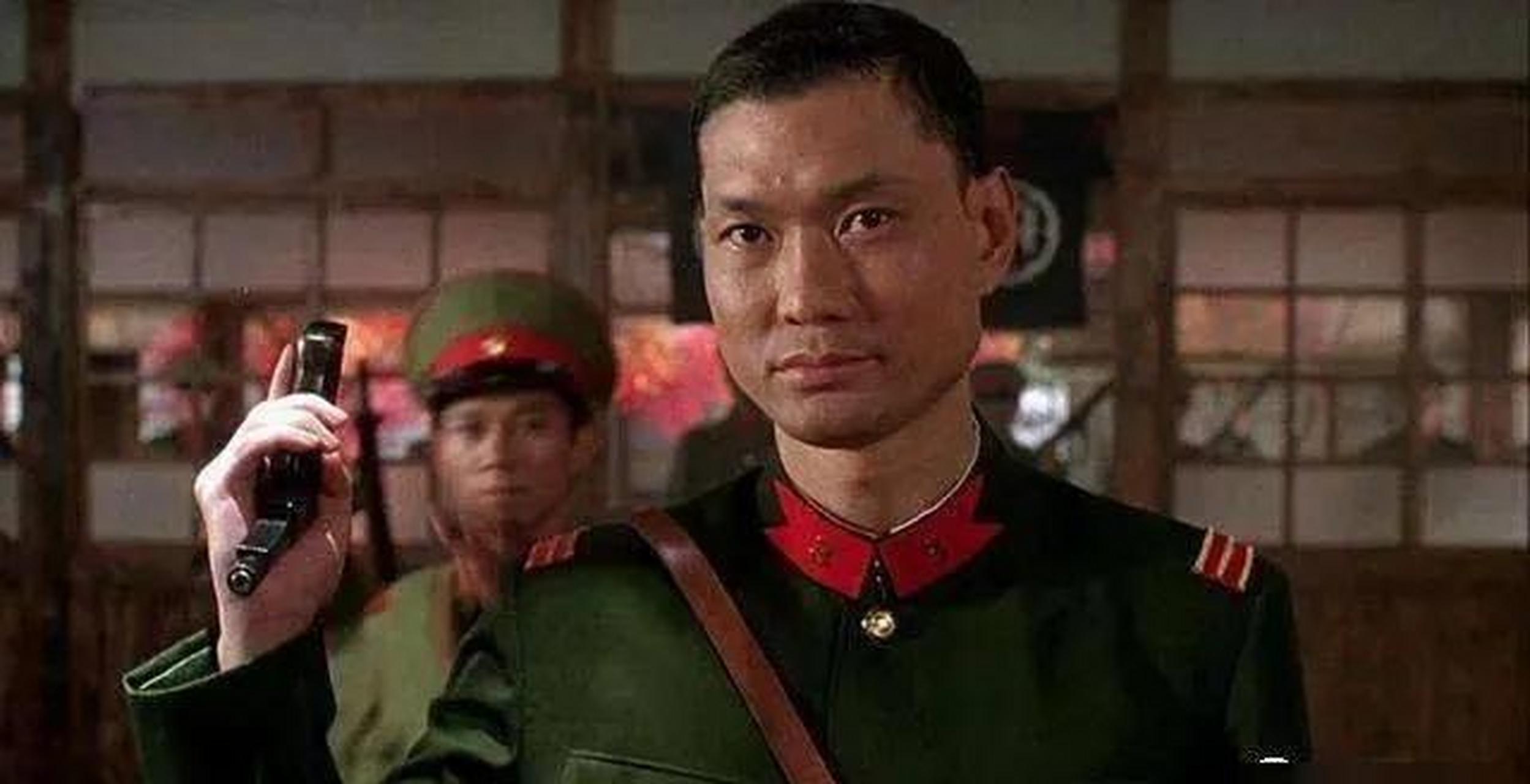 gif创作人# 1994年,周比利拍完《精武英雄》,站在原地一动不动,导演