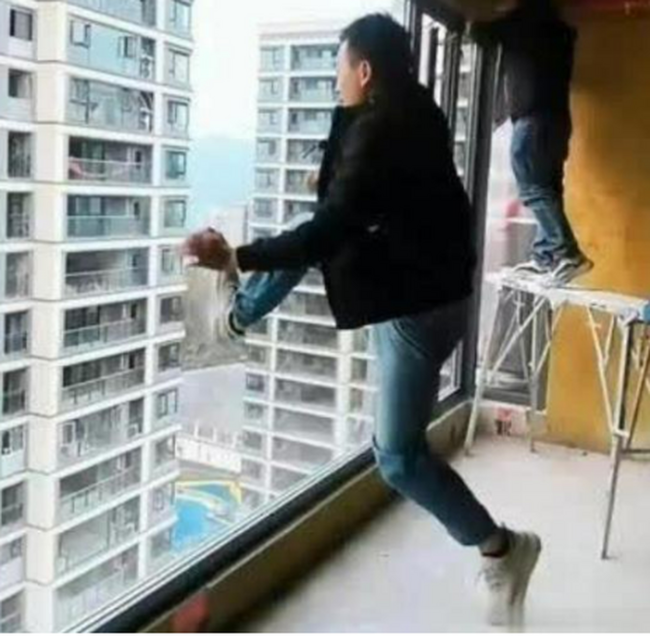 危险动作请勿模仿