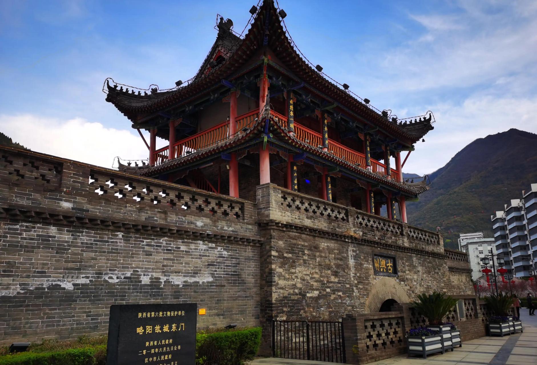这里是地质学家李四光誉为的"中国的乌拉尔" 从汉中去略阳,走十天高速