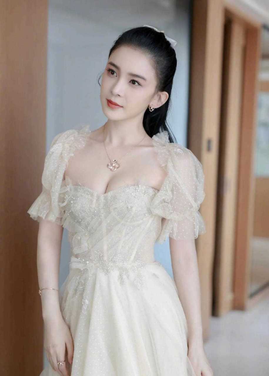 演员赵韩樱子改名赵樱子以后,怎么觉得长相也和之前不一样了?