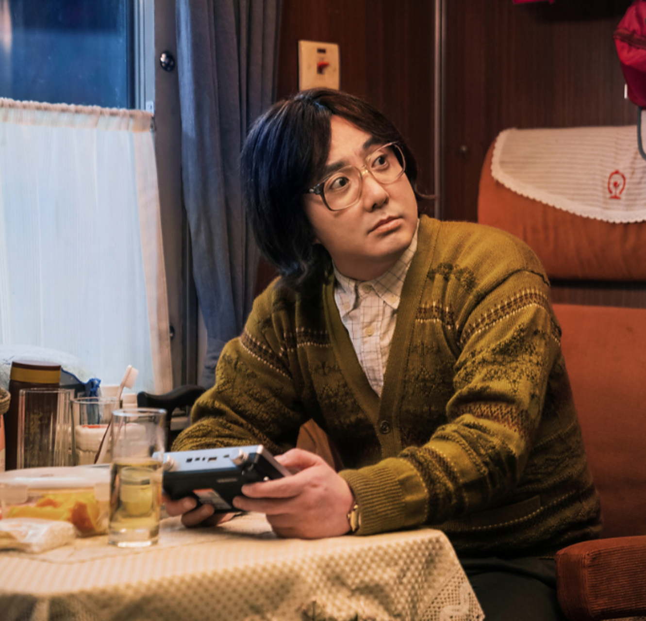 据了解,沈腾在微博电影之夜上发放彩票,是为了宣传自己的新电影.