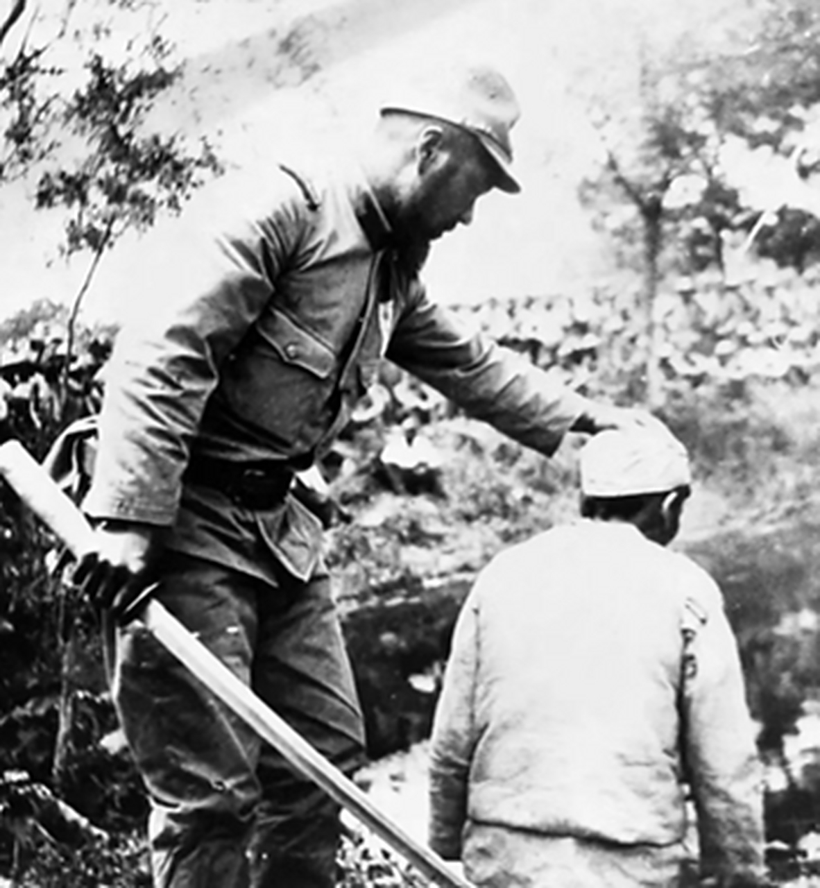 1937年,南京大屠杀中发生了一幕令人心碎的场景.