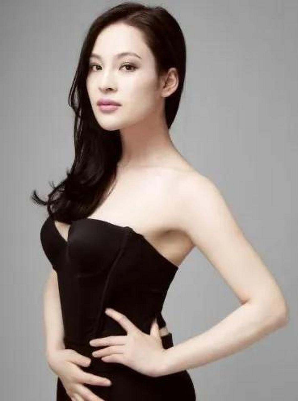 美女演员马境惊艳写真
