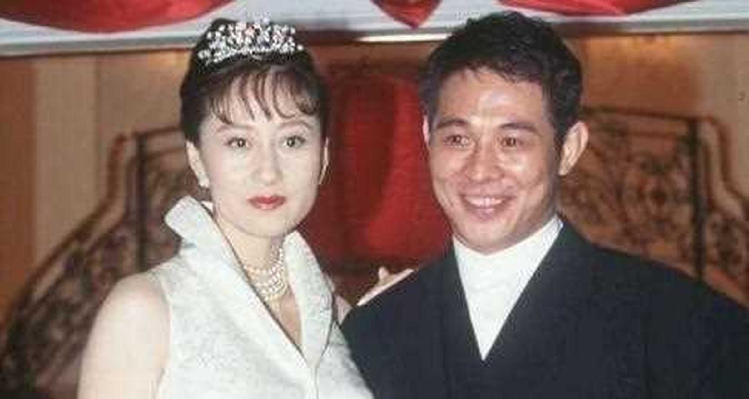 拍摄电影《无敌小子》时,李连杰受了严重的内伤,有个"高人"指点他,让