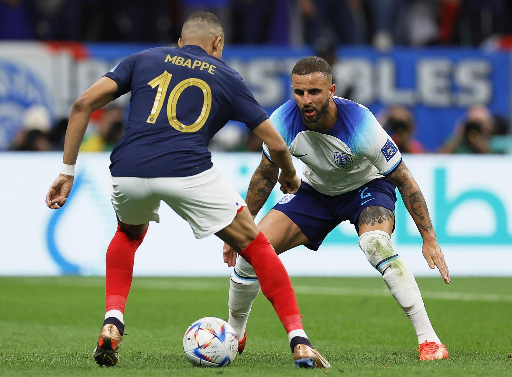 凯尔-沃克谈var和密集赛程:足球中的焦点和身体适应力  在接受采访时