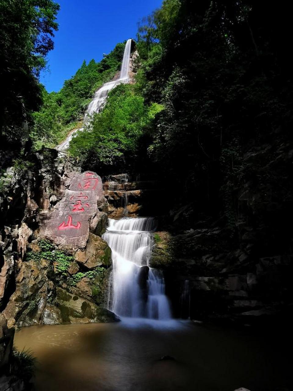 邛崃南宝山的长寿神龟截至到2017年7月,是亚洲第一大神龟雕像,其身上