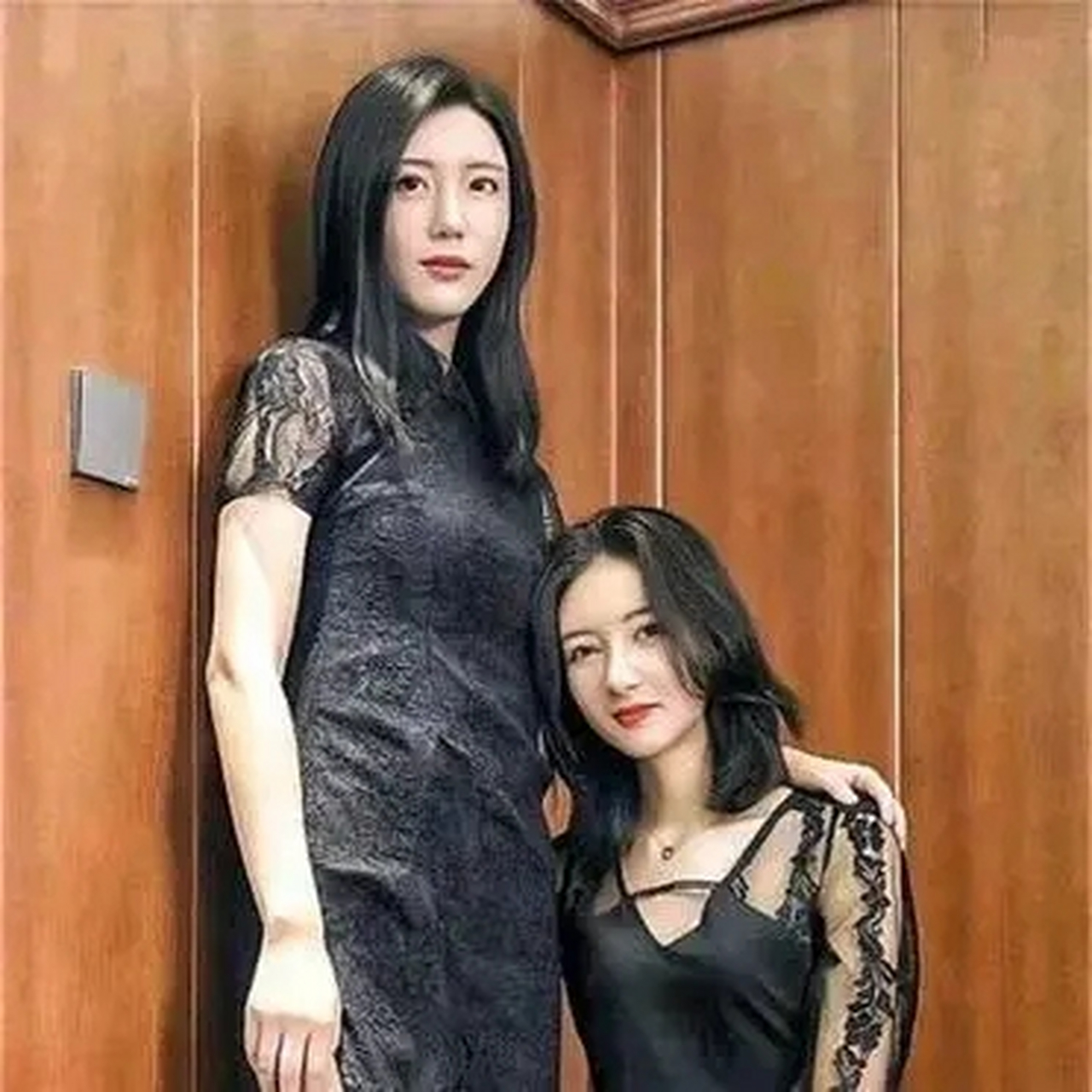 感觉女朋友的妈妈比她还好看