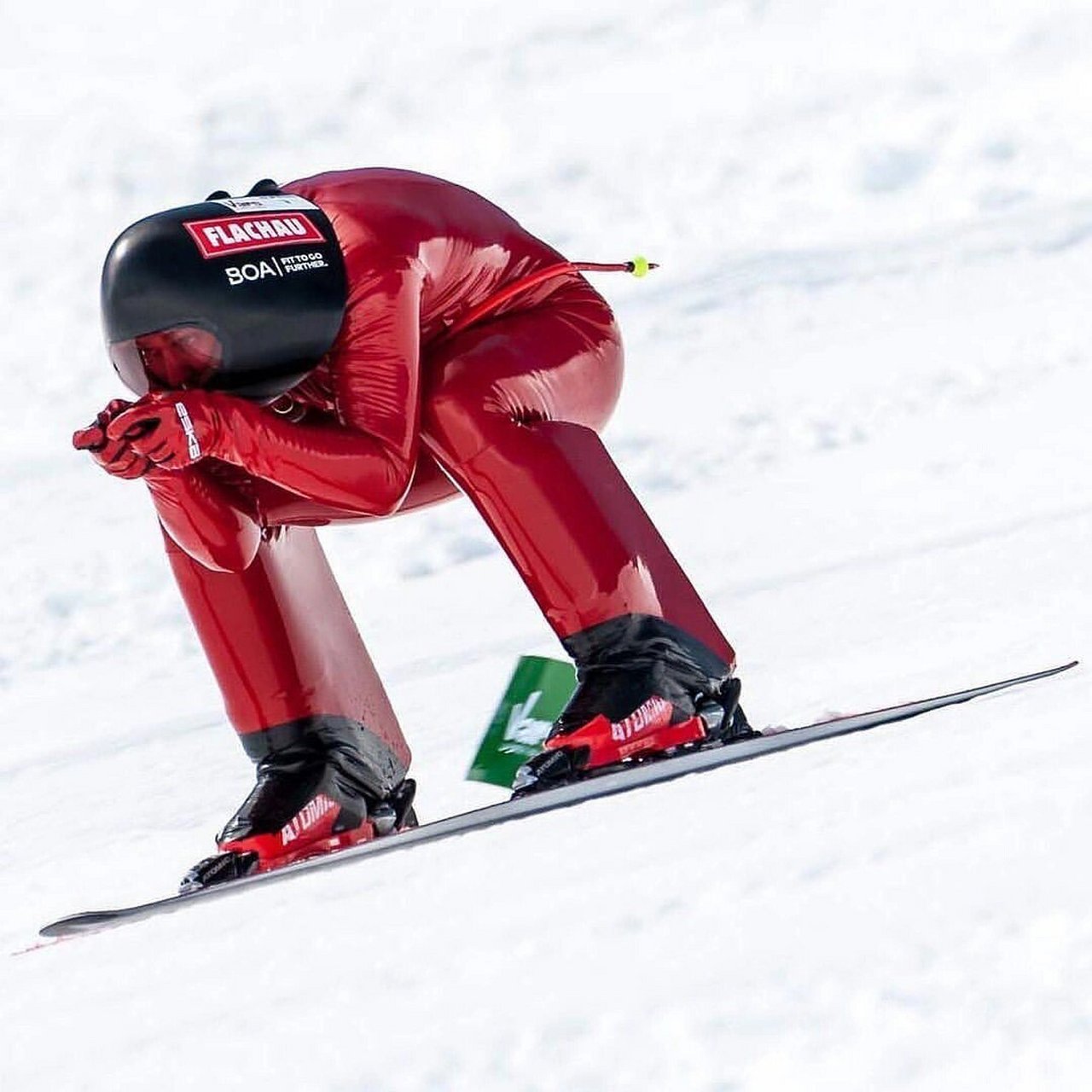 0230速度滑雪的激情与挑战  在2016年,意大利速度滑雪运动员伊万